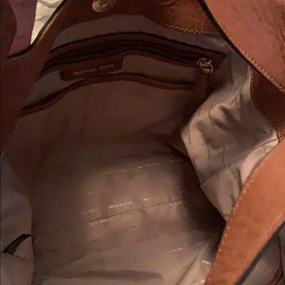 Michael Kors puse and wallet. In mint condition. - Picture 3 of 4